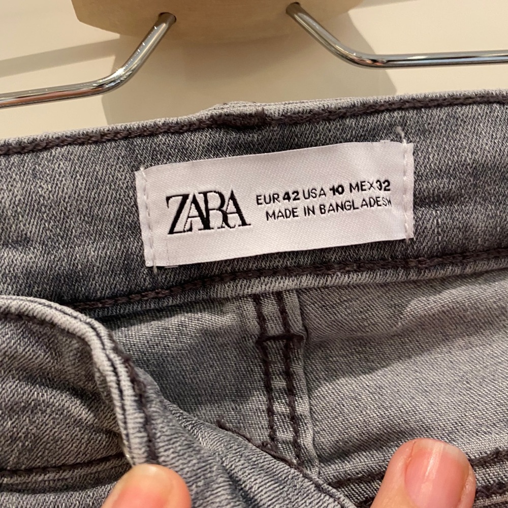 Zara super stretch skinny light grey denim jeans!